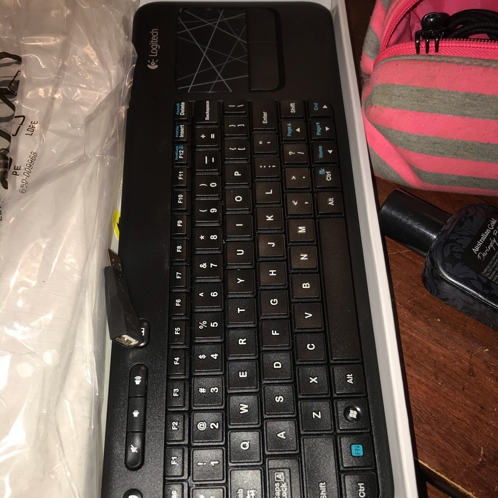 Logitech Wireless Touch Keyboard - Picture 3 of 3